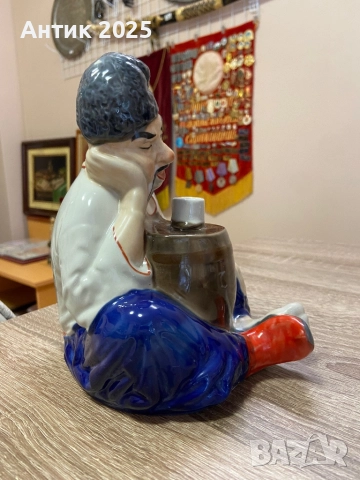 Порцеланова гарафа „Казак с бъчва“, снимка 4 - Антикварни и старинни предмети - 51987761