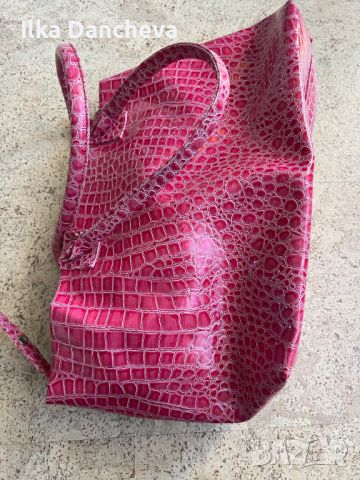 Дамска лачена розова чанта от Испания, снимка 1 - Чанти - 45522250