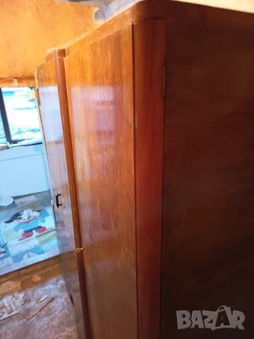 Ретро двукрилен гардероб