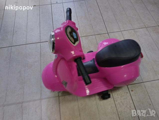 Акумулаторен мотор Vespa GTS Sport розов, снимка 7 - Детски велосипеди, триколки и коли - 53569723