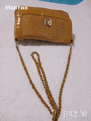 Лачена жълта чанта, снимка 3 - Чанти - 53660907