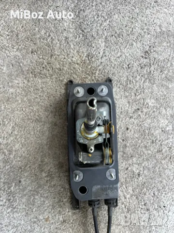 Скоростен лост Фолксваген Голф 5 VW Golf, снимка 2 - Части - 50211252