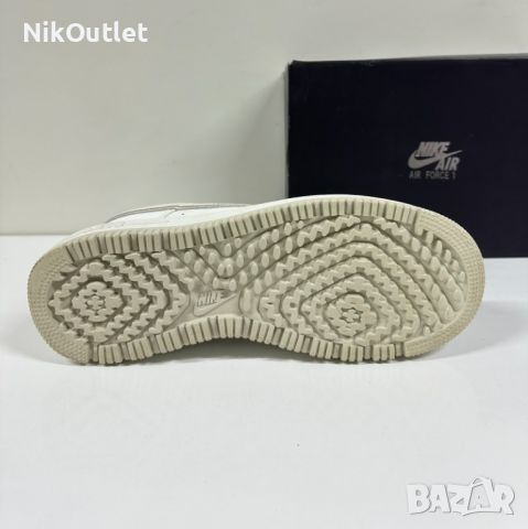 Nike Air Force 1 Luxe Summit White, снимка 5 - Кецове - 45539308