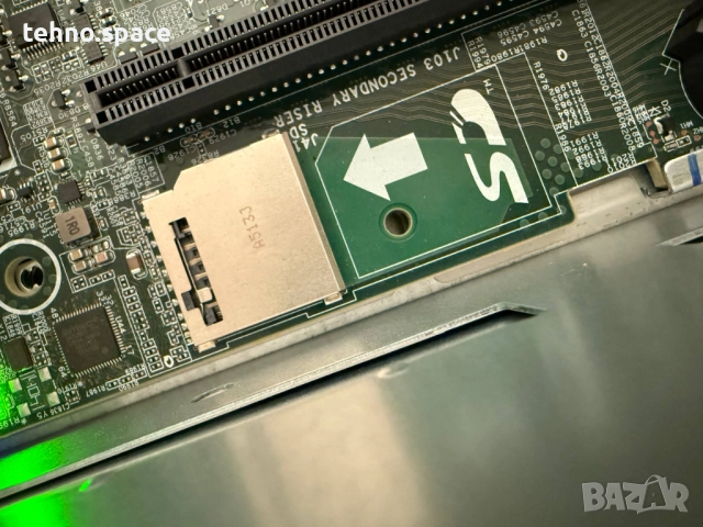 Сървър HP DL380p gen 8- много подходящ за Дата База, снимка 5 - Работни компютри - 52188516