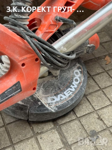 Жираф за шкурене на стени и тавани Daewoo DADS710, снимка 4 - Шлайфмашини - 52773146