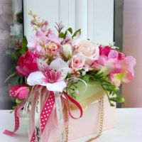 Подаръчна чантичка с цветя, снимка 2 - Подаръци за рожден ден - 45527832