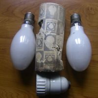 Три нови живачни лампи за улично осветление 220Волта/250Вата/цокъл Е40 и един керамич. цокъл за тях , снимка 1 - Друга електроника - 42918836