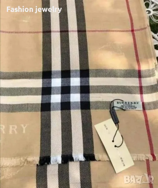 шал Burberry , снимка 1