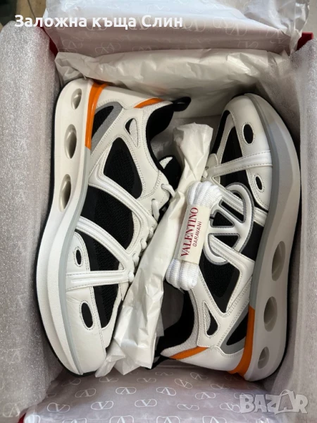 Сникръси Valentino , снимка 1