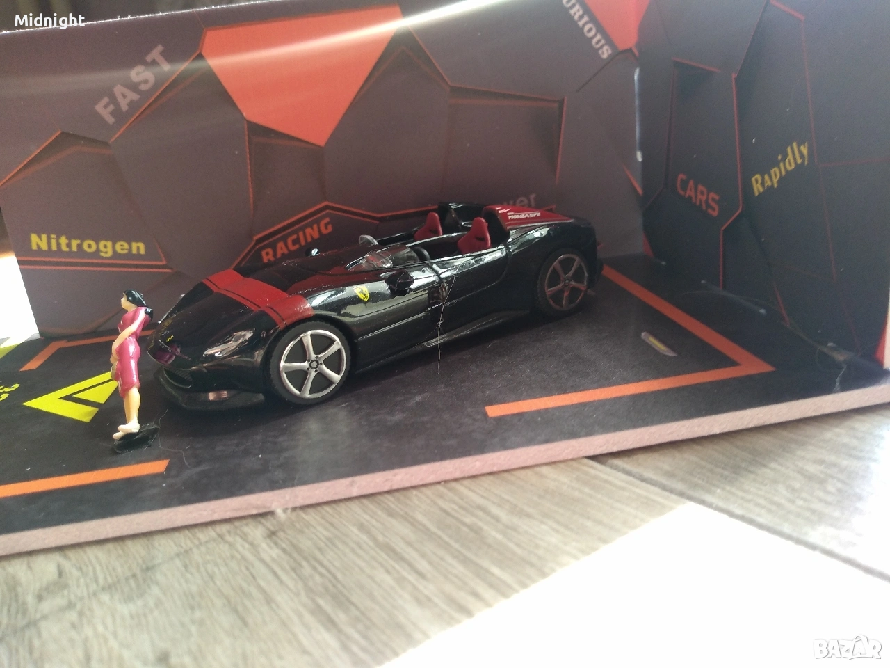 Макет на гараж с Ферари, снимка 1