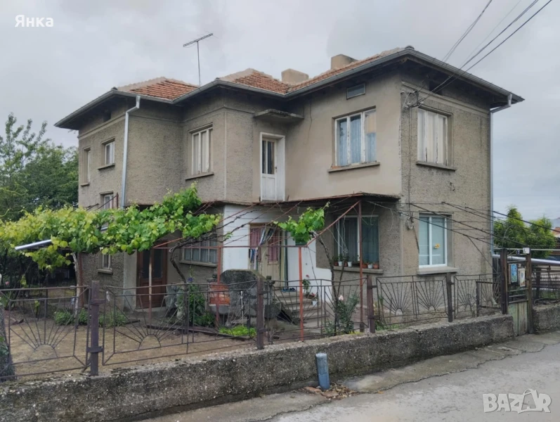 Продавам двуетажна къща, снимка 1