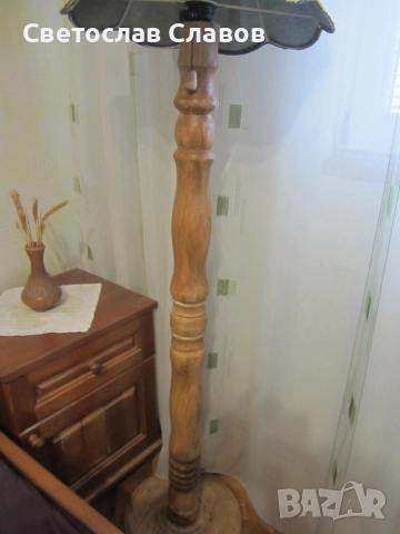 Висок лампион със стойка от стругован дъб и светлозелена шапка  , снимка 5 - Лампиони - 52070268
