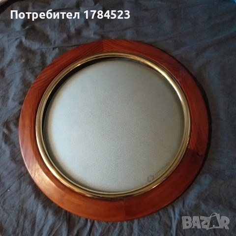 Плафон за стена.