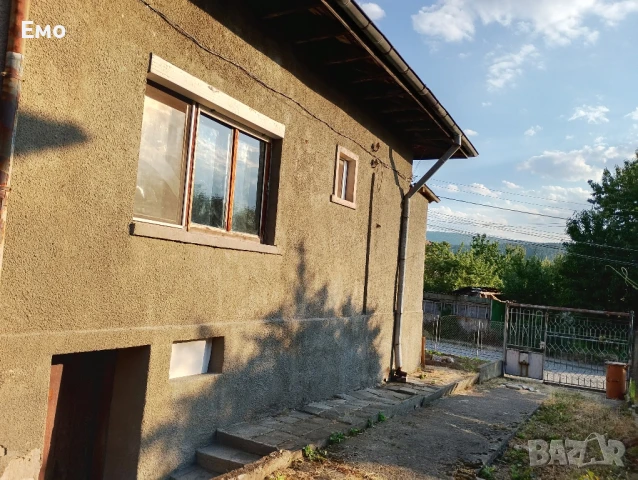 продавам монолитна къща с гараж и 2 мазета, отлично изложение и локация!, снимка 4 - Къщи - 51046493