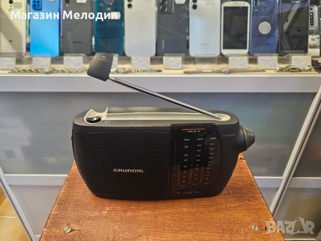 Радио Grundig Prima Boy 80 С проблем. Работи само на средни икъси вълни., снимка 3 - Радиокасетофони, транзистори - 52811049