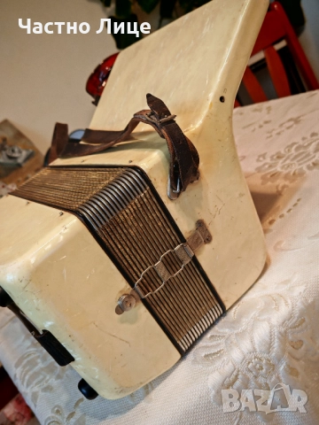 Прекрасен Немски Качествен Акордеон Weltmeister Велтмайстер 40 баса, снимка 3 - Акордеони - 52868006