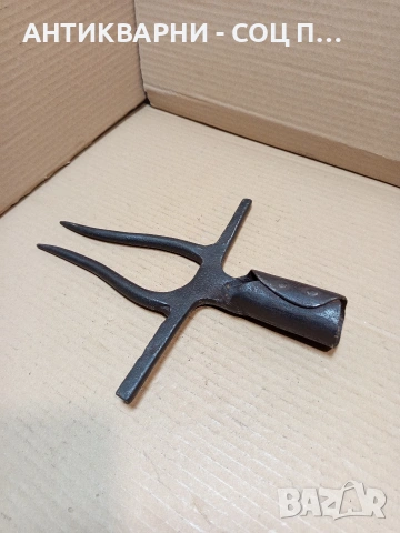 Соц Стара Ръчно Кована Вила За Цвекло 0.870лг. НОМЕР 622., снимка 3 - Антикварни и старинни предмети - 53878818