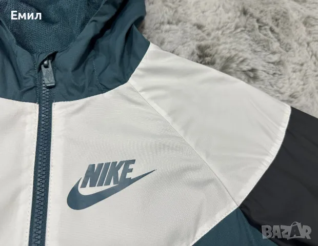 Юношеско яке Nike Windrunner Jacket, Размер М за ръст 137-147 см, снимка 4 - Детски якета и елеци - 47780833