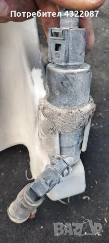 Казанче течност за чистачки и помпички от Audi A4 B7/ Ауди А4 Б7 2.0TDI 140к.с , снимка 4 - Части - 50358604