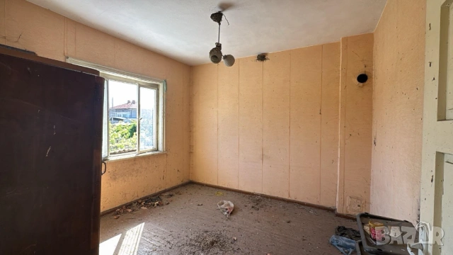 Къща в с. Главиница, обл. Пазарджик 200 кв. РЗП, 1 дка Двор, снимка 2 - Къщи - 47635498