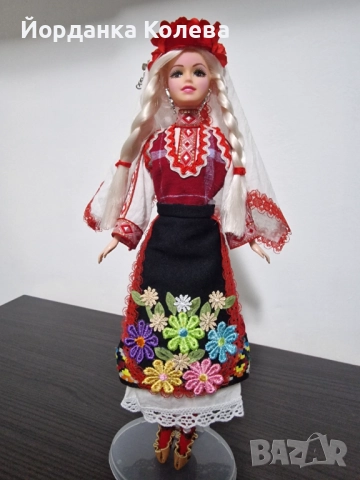 Кукла в Тракийска носия