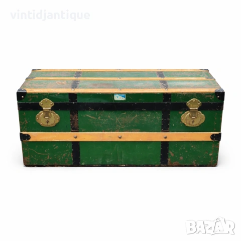 Античен зелен пътнически сандък датиращ от 19 век