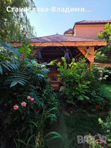 Къща на три етажа с гараж и паркомясто , снимка 2 - Къщи - 49672385