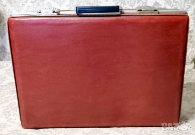 Ретро Дипломатическо Куфарче „Винтидж Класика“ – Отлично състояние!