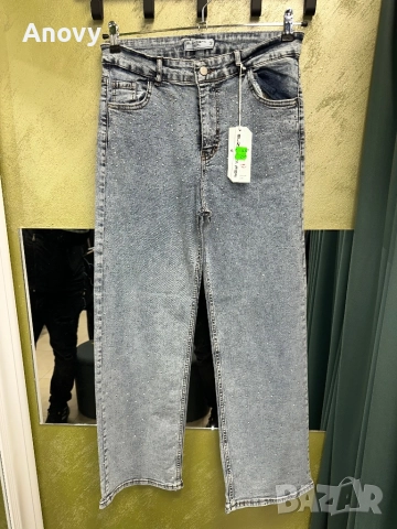 Дамски дънки със светли камъчета – светъл деним Размери: 25–31 Цена: 40 лв