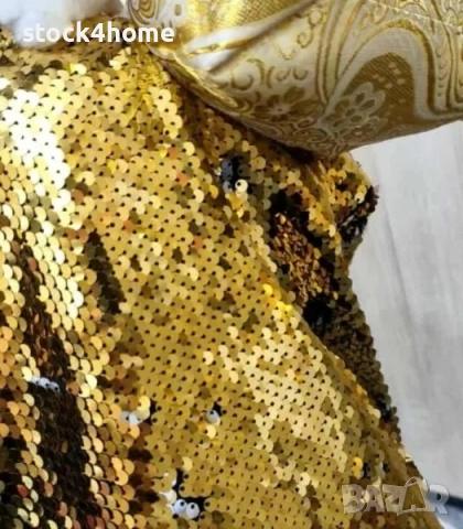 Елегантен златист Дядо Коледа с дълго палто, пухкава тапицерия и аксесоари, снимка 6 - Декорация за дома - 52525016