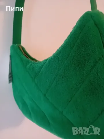 Нова чанта ,мекичка и събира доста 