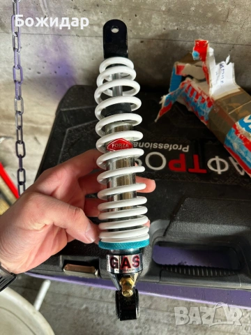 Газов амортисьор 