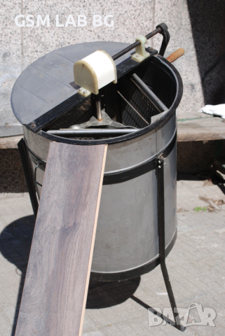 Центрофуга за вадена на мед, снимка 3 - Други машини и части - 53784290