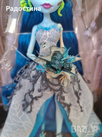 Букет за кукла Monster high Emily the corpse bride , снимка 2 - Кукли - 51922094
