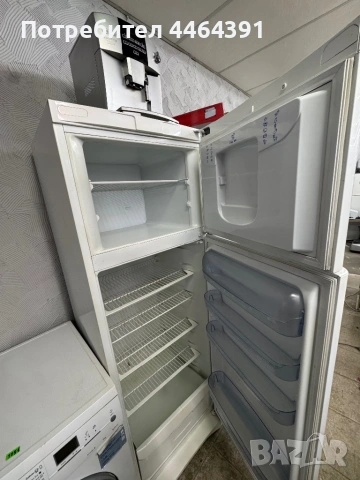 Хладилник с фризер indesit , снимка 3 - Хладилници - 53926211