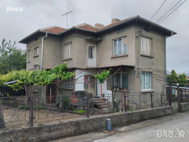 Продавам двуетажна къща
