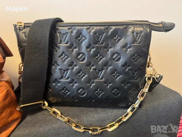 Дизайнерска черна чанта LV от естествена кожа с две дръжки и монограм. 