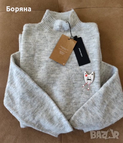 Vero Moda нов с етикет пуловер-поло с брошка, снимка 6 - Блузи с дълъг ръкав и пуловери - 53724693