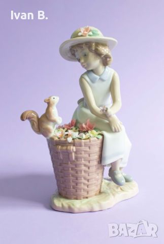 Фигурка на момиче и катерица, снимка 1