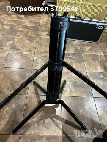 Продавам стойка за клавир