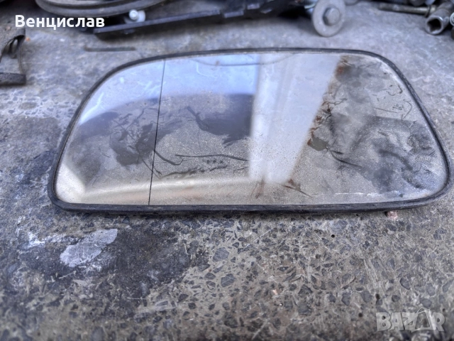 Ляво стъкло за огледа на Тойота Авенсис 