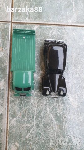 4 броя Играчки Dinky Toys China, снимка 2 - Колекции - 54269354