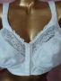 Triumph 100 C Бял дантелен сутиен с предно закопчаване , снимка 3