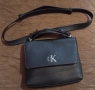 Дамска чанта Calvin Klein Jeans minimal monogram top handle 22 , снимка 1