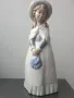 НАО ЛАДРО испанска порцеланова фигура на дама с шал и чанта/NAO Lladro статуетка 28см, снимка 1