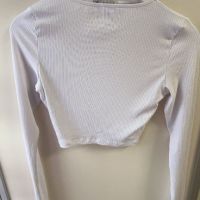 Изчистена бяла блуза, снимка 1 - Блузи с дълъг ръкав и пуловери - 45688138