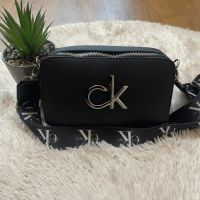 Дамска чанта Calvin Klein, снимка 1 - Чанти - 45606956