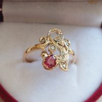 Дамски златен пръстен с инкрустирани диаманти и рубин, злато 12к., снимка 3 - Пръстени - 45434444