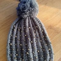 зимна дамска шапка от Швеция, снимка 2 - Шапки - 45717443