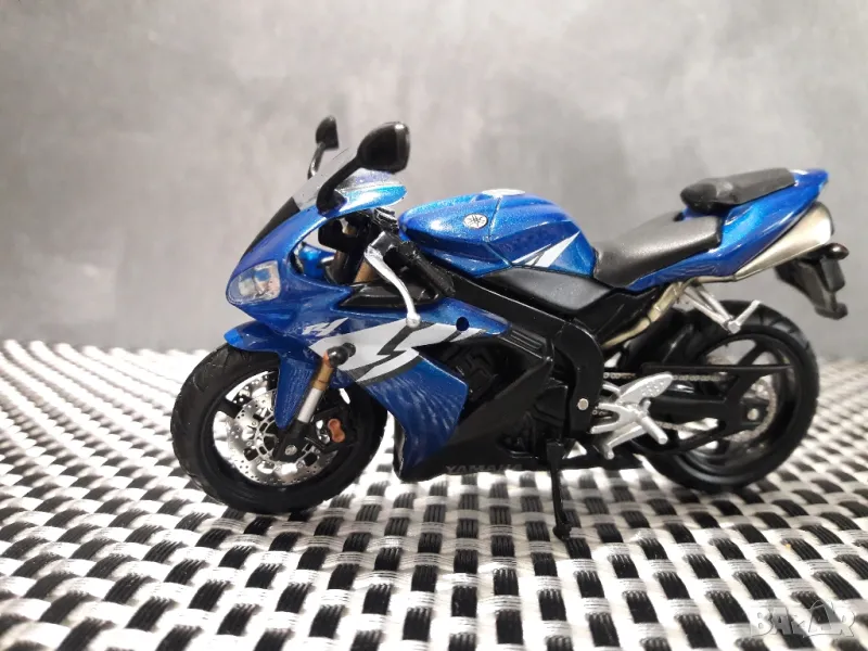 yamaha yzf r1 1/24 колекционерски мотор, снимка 1